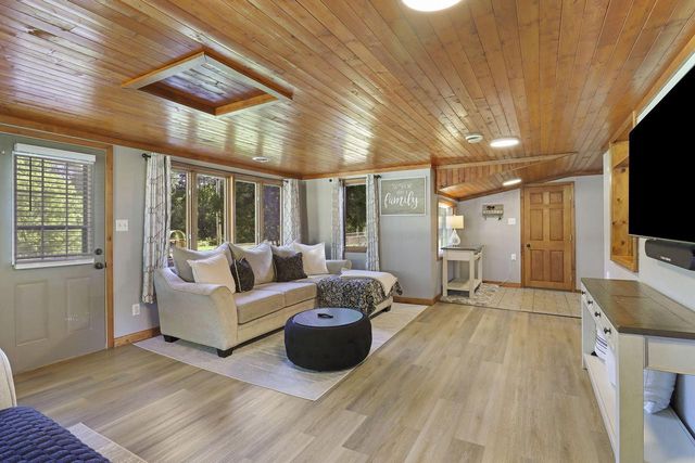 10308 Root River DRIVE, Caledonia, WI 53108