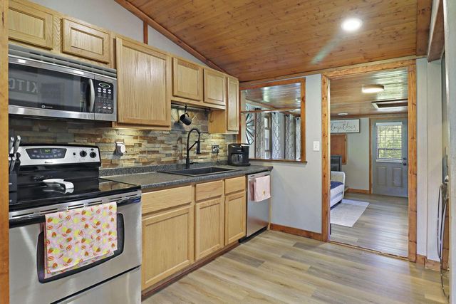10308 Root River DRIVE, Caledonia, WI 53108