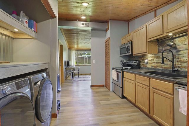 10308 Root River DRIVE, Caledonia, WI 53108