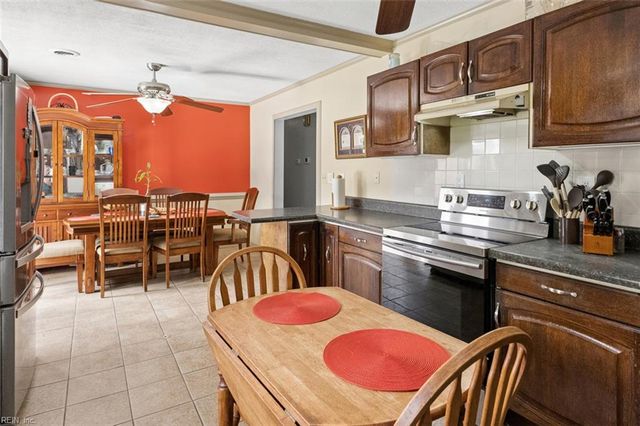 224 Essex DR, Chesapeake, VA 23320