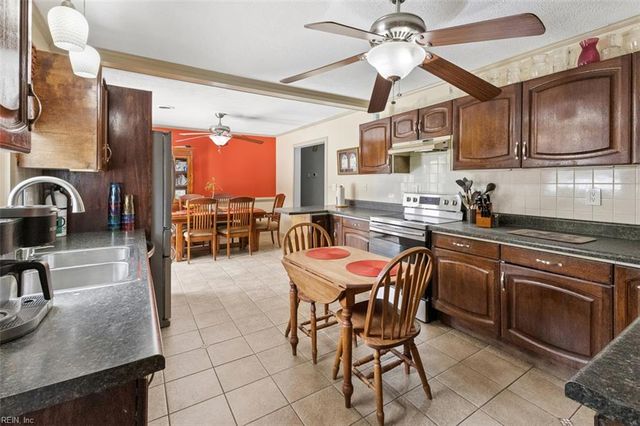 224 Essex DR, Chesapeake, VA 23320