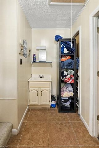 224 Essex DR, Chesapeake, VA 23320