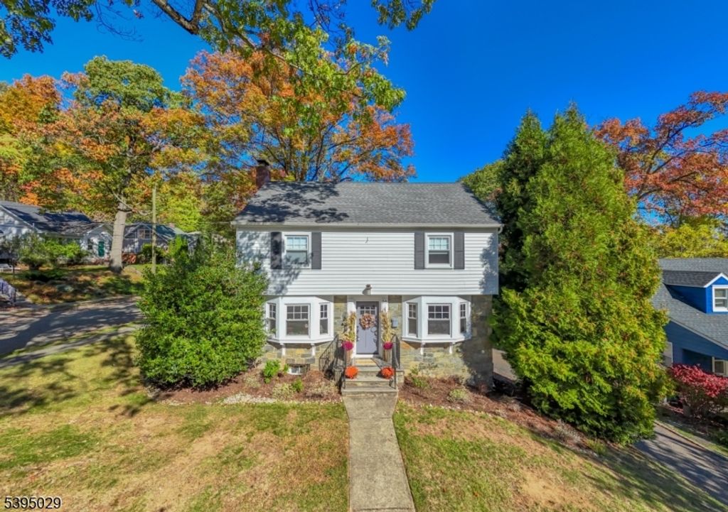 54 Howard St, Verona Twp., NJ 07044