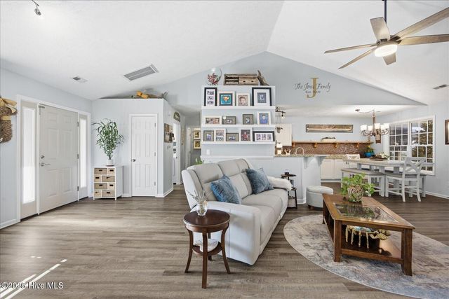 108 Hedingham Court, Wilmington, NC 28412