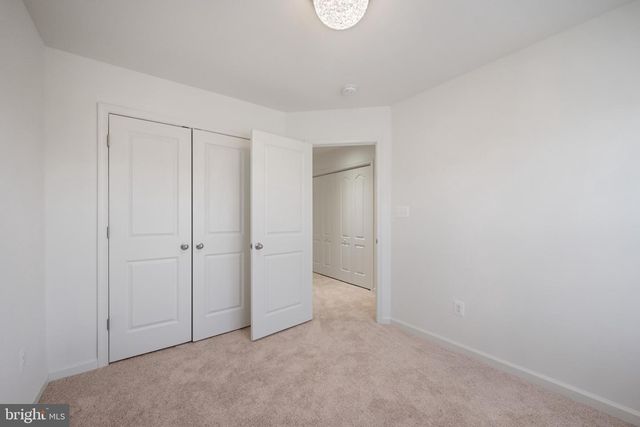 12 PITCH PINE CT, Bunker Hill, WV 25413