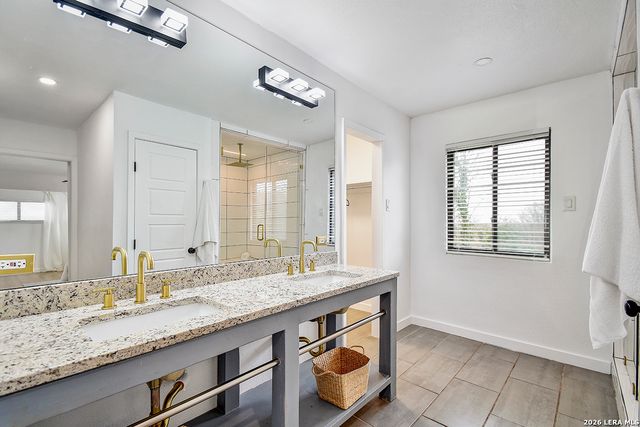 568 W QUILL DR, San Antonio, TX 78228