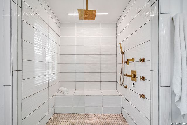 568 W QUILL DR, San Antonio, TX 78228