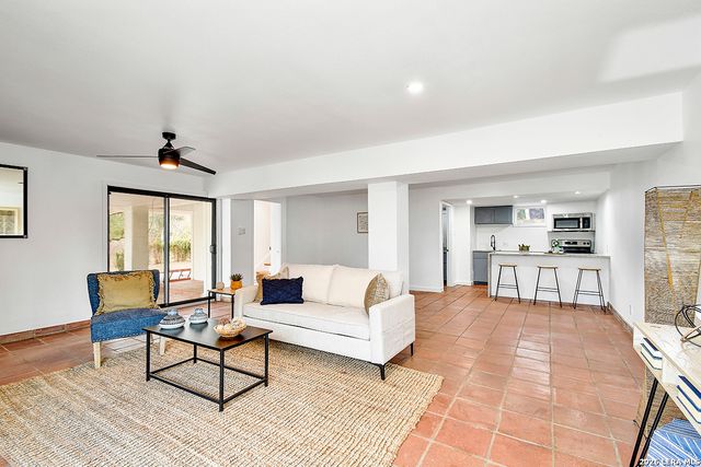 568 W QUILL DR, San Antonio, TX 78228