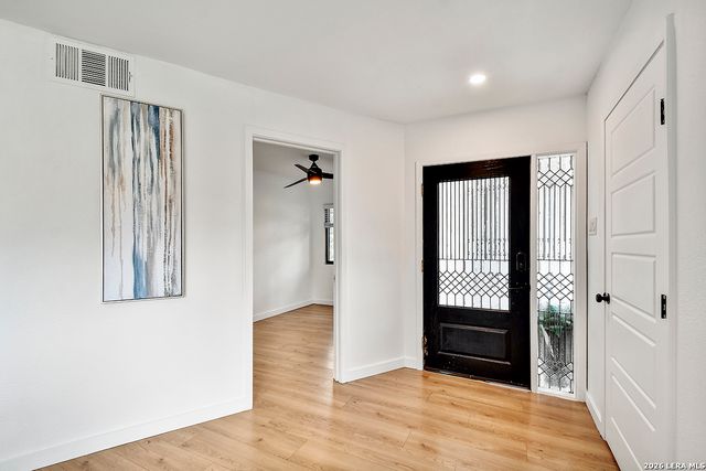 568 W QUILL DR, San Antonio, TX 78228