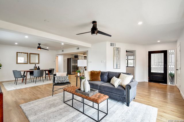 568 W QUILL DR, San Antonio, TX 78228