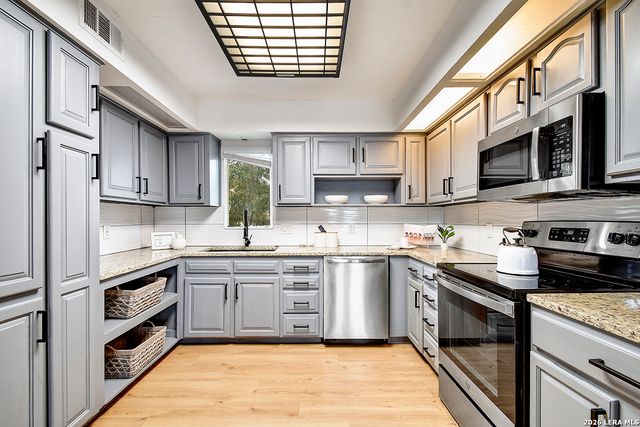 568 W QUILL DR, San Antonio, TX 78228