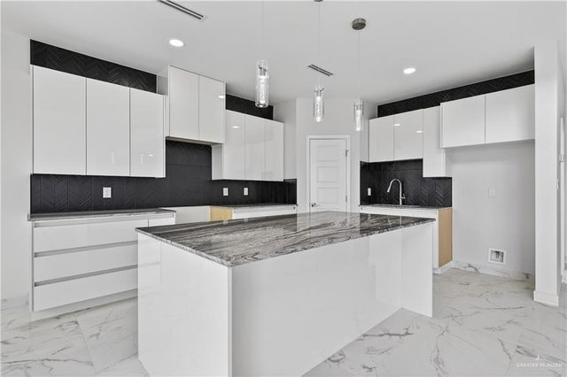 1703 Oak Alley Drive, Mission, TX 78572