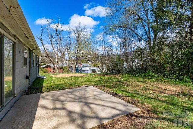 380 Woodland Church Road, Clyde, NC 28721