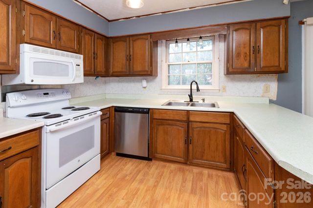 380 Woodland Church Road, Clyde, NC 28721