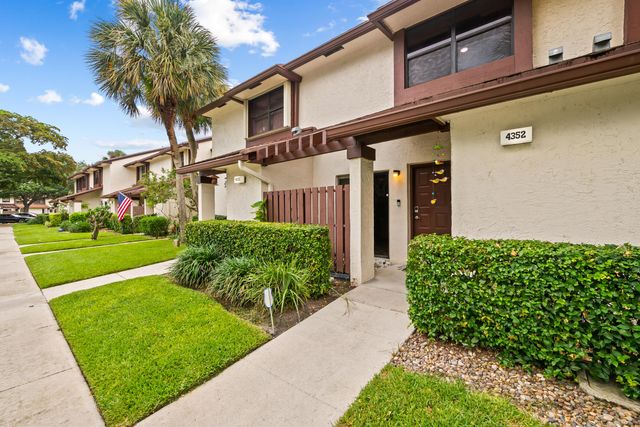 4352 Carambola Circle N, Coconut Creek, FL 33066