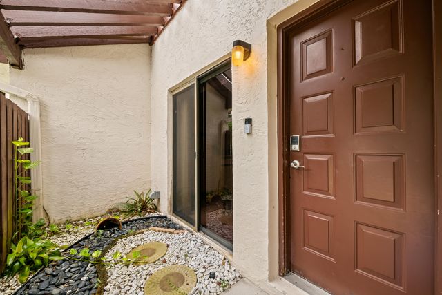 4352 Carambola Circle N, Coconut Creek, FL 33066