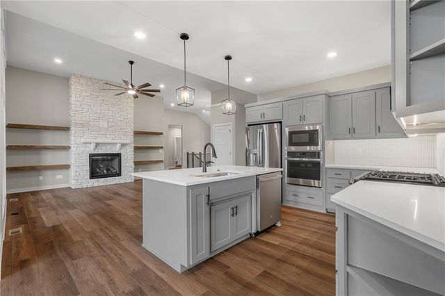 13548 Terrace Park Drive, Parkville, MO 64152