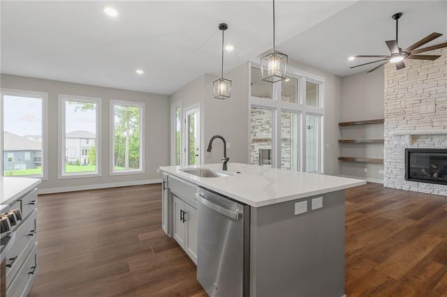 13548 Terrace Park Drive, Parkville, MO 64152
