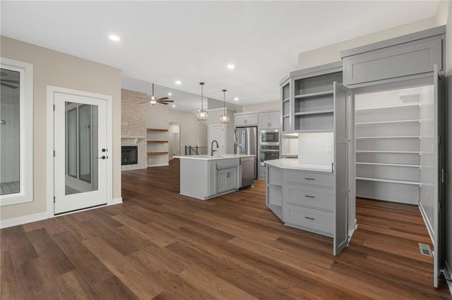 13548 Terrace Park Drive, Parkville, MO 64152