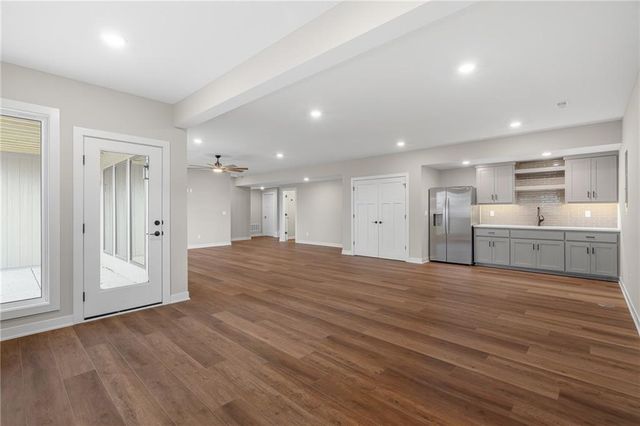 13548 Terrace Park Drive, Parkville, MO 64152
