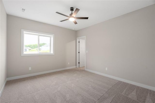 13548 Terrace Park Drive, Parkville, MO 64152