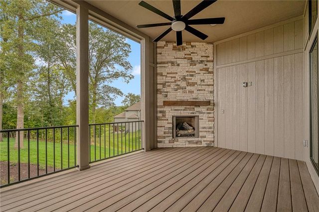 13548 Terrace Park Drive, Parkville, MO 64152