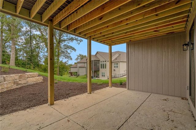 13548 Terrace Park Drive, Parkville, MO 64152