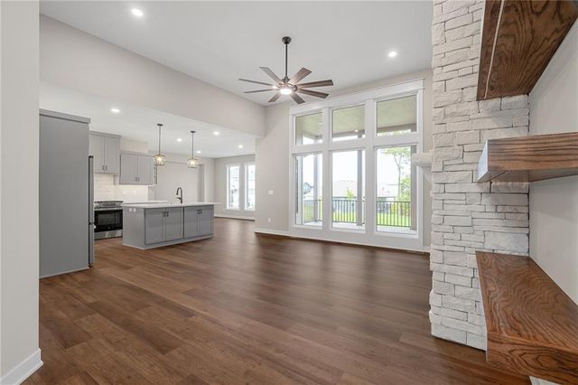 13548 Terrace Park Drive, Parkville, MO 64152