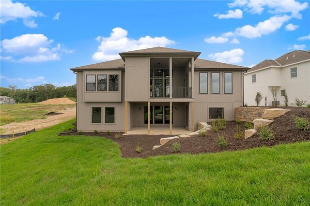 13548 Terrace Park Drive, Parkville, MO 64152