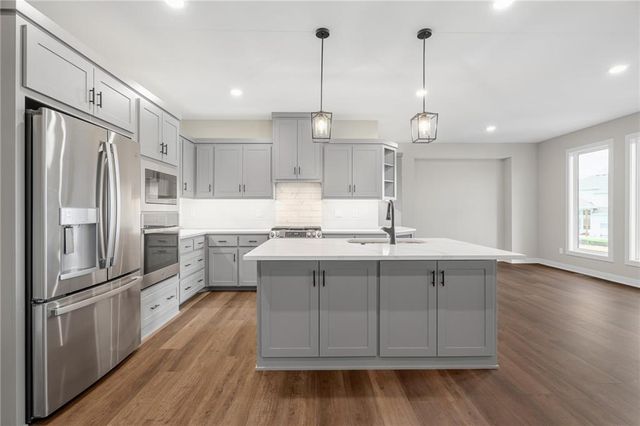 13548 Terrace Park Drive, Parkville, MO 64152