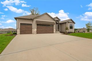 13548 Terrace Park Drive, Parkville, MO 64152