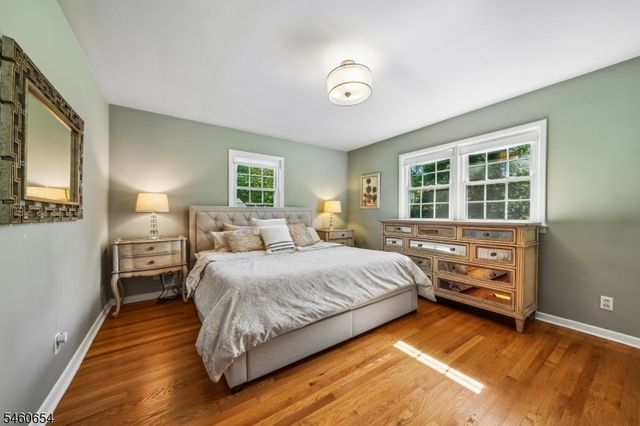 10 Hampton Ter, Livingston Twp., NJ 07039
