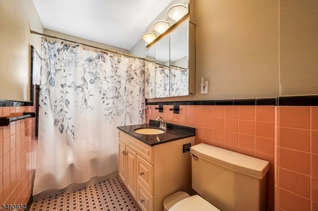 10 Hampton Ter, Livingston Twp., NJ 07039