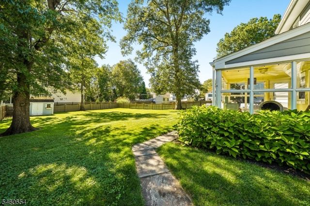 10 Hampton Ter, Livingston Twp., NJ 07039
