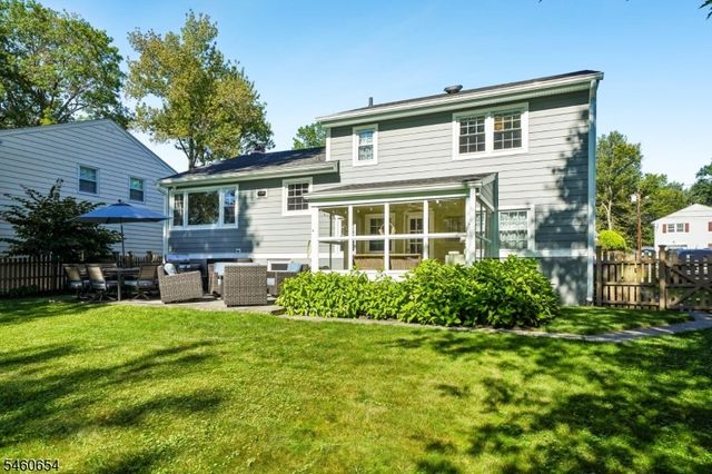 10 Hampton Ter, Livingston Twp., NJ 07039