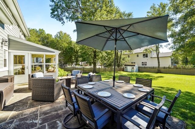 10 Hampton Ter, Livingston Twp., NJ 07039