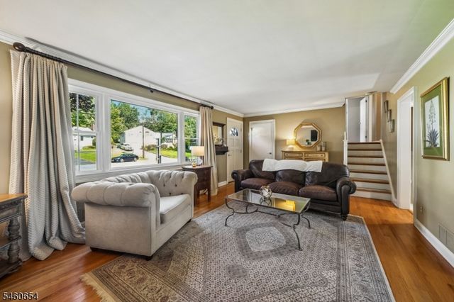 10 Hampton Ter, Livingston Twp., NJ 07039