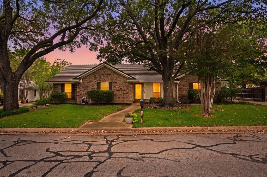 4604 Clay Court Lane, Arlington, TX 76017 — exterior