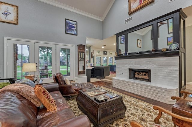 609 Edgewood Drive, Montgomery, TX 77356