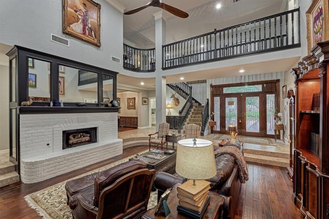 609 Edgewood Drive, Montgomery, TX 77356