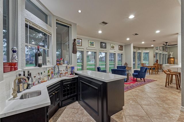 609 Edgewood Drive, Montgomery, TX 77356