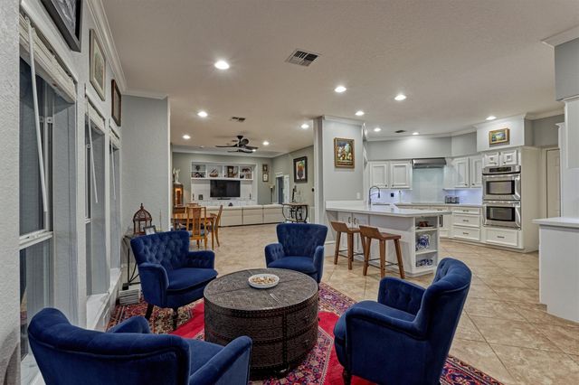609 Edgewood Drive, Montgomery, TX 77356