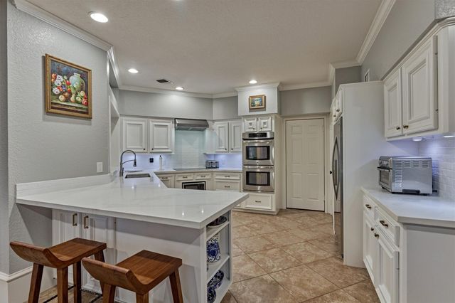 609 Edgewood Drive, Montgomery, TX 77356