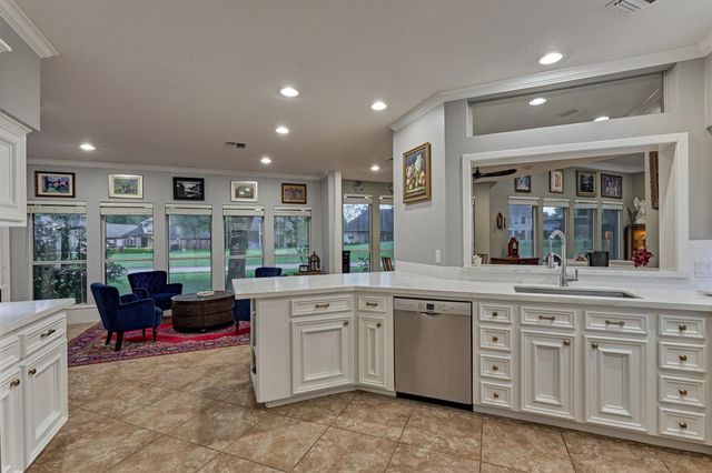 609 Edgewood Drive, Montgomery, TX 77356