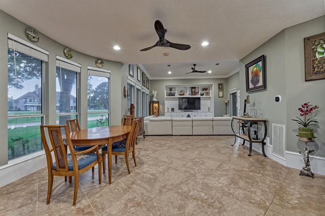 609 Edgewood Drive, Montgomery, TX 77356