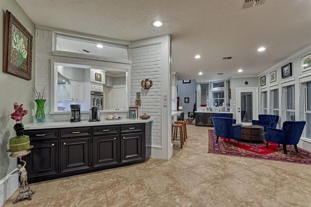 609 Edgewood Drive, Montgomery, TX 77356