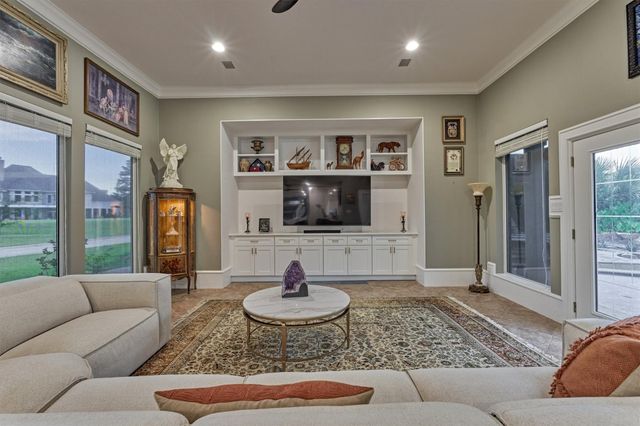 609 Edgewood Drive, Montgomery, TX 77356