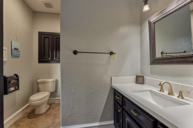 609 Edgewood Drive, Montgomery, TX 77356