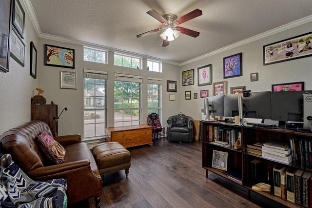 609 Edgewood Drive, Montgomery, TX 77356