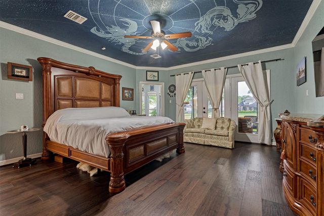609 Edgewood Drive, Montgomery, TX 77356